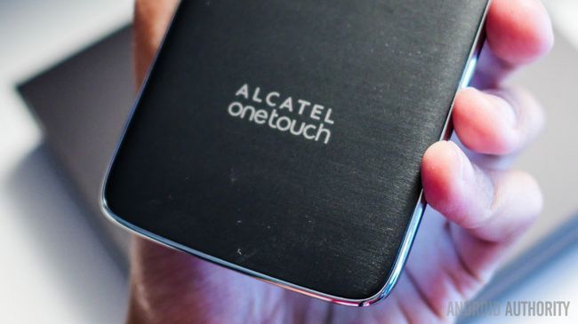 Fotografía - Manos en con nuevos smartphones de Alcatel OneTouch en IFA 2015