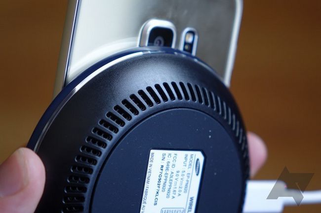 Fotografía - Nueva carga rápida inalámbrica Qi cargador de Samsung puede ser el primer cargador Smartphone Con un built-in del ventilador de refrigeración
