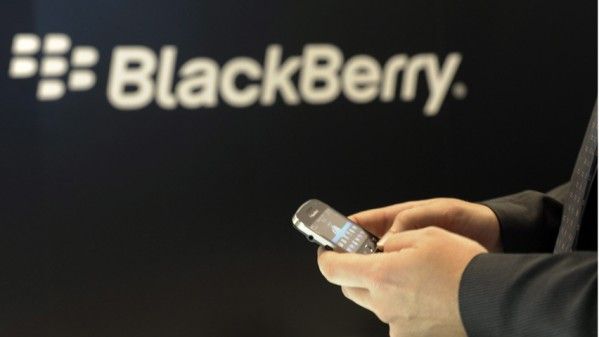 Logo BlackBerry con smartphone