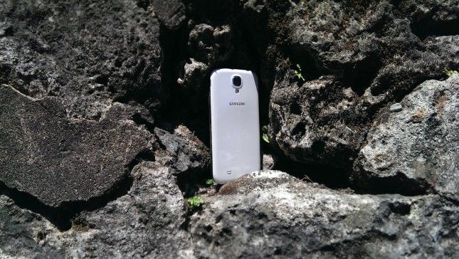 El HTC Uno fotografía el Galaxy S4.