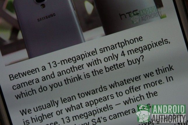Vista de cerca de texto página web en HTC One social navegador