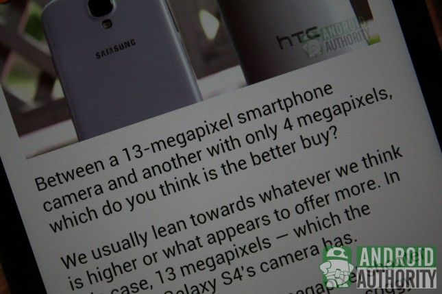 Vista de cerca de texto página web sobre el Galaxy S4 navegador de stock