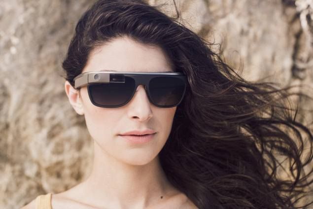 Google se ha asociado con marcas de gafas como Oakley y Ray-Ban. ¿Esto ayuda popularlize smartglasses o al menos reducir los precios?