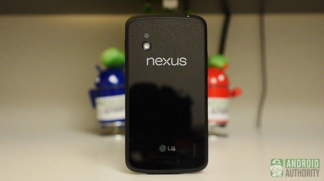 Moto X vs Nexus 4 aa nexus 4 de pie