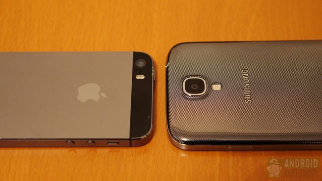 Apple iPhone 5s vs Samsung Galaxy S4 aa 2