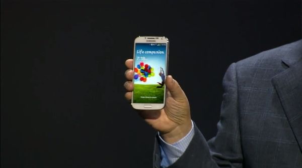 Fotografía - Samsung Galaxy S4 se convierte en remoto de la televisión inteligente con sensor de infrarrojos y WatchOn