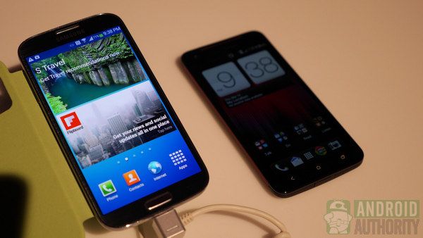 Samsung Galaxy S4 vs HTC Droid DNA menos 1 600