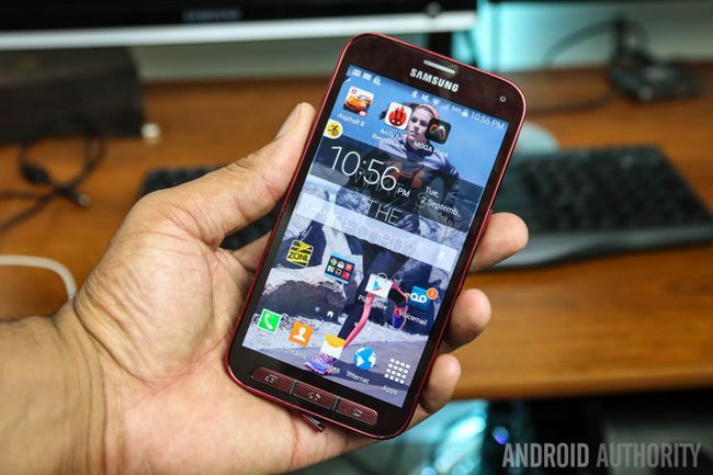 Samsung Galaxy S5 Sport Review Borgoña-11