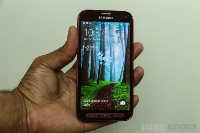 Samsung Galaxy S5 Sport Review Borgoña-15