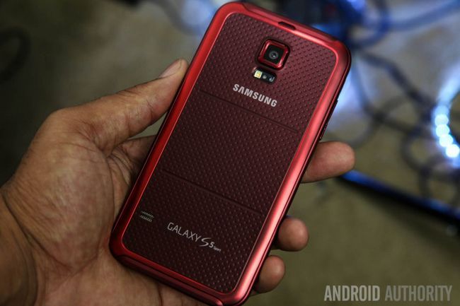 Samsung Galaxy S5 Sport Review Borgoña-17