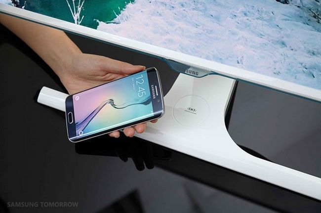 Fotografía - Samsung luce un monitor de escritorio con una almohadilla de carga incorporado Qi Wireless