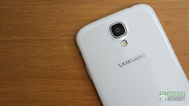 Samsung Galaxy S4 superior aa dorso