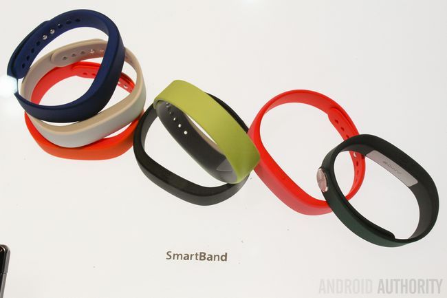 Manos Sony SmartBand En Rojo Blanco Amarillo Negro CES 2014-9