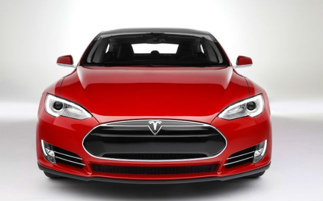 2013-Tesla-Modelo-S-front-11